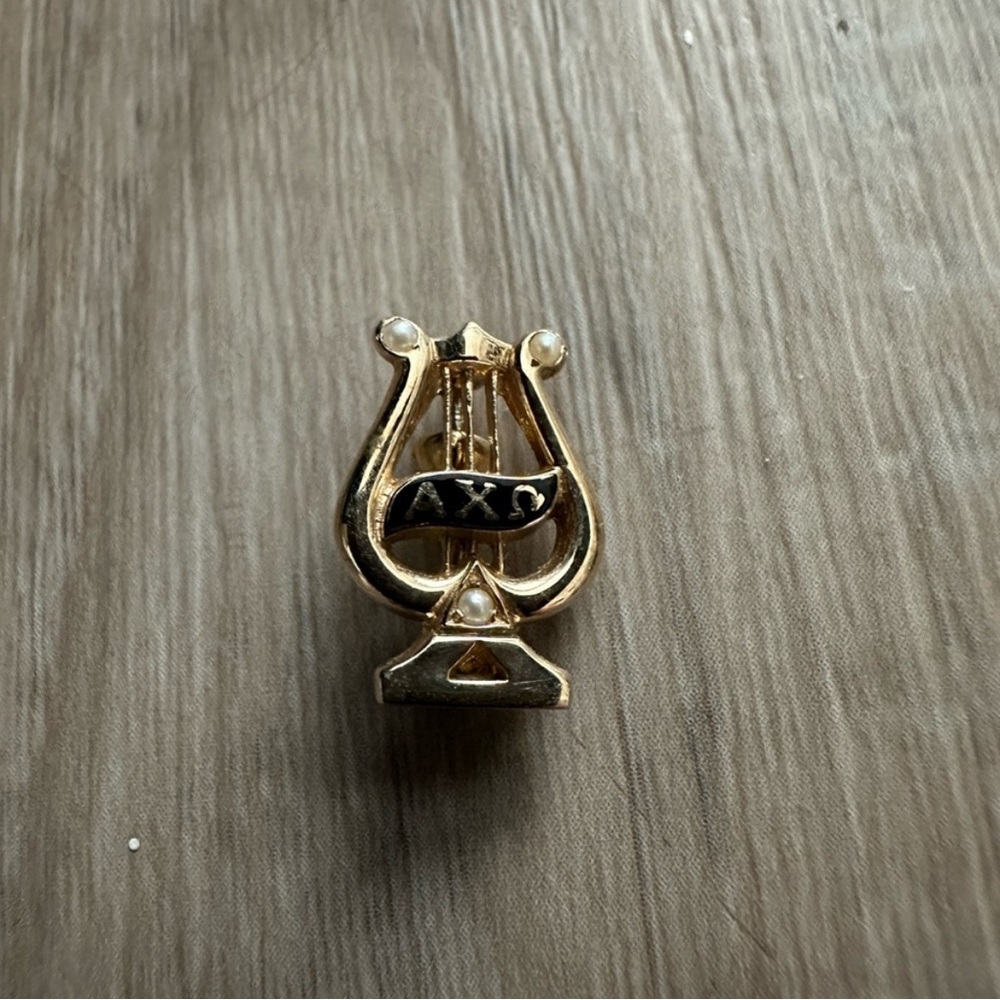 Alpha Chi Omega Gold Pearl Lyre Pin